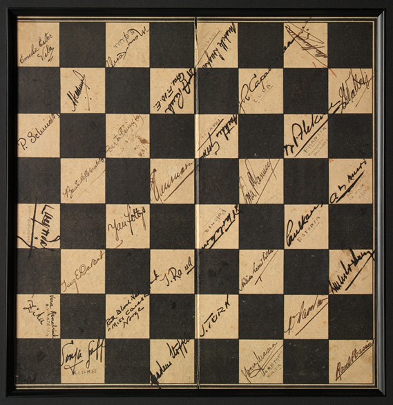 chess-board-with-autographs--1939-chess-olympiadbwhite585